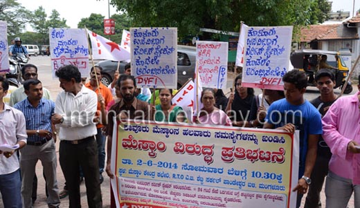 DYFI protest